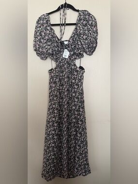 ASTR the Label Ditsy Black Floral Puff-Sleeve Midi Dress with Cutout